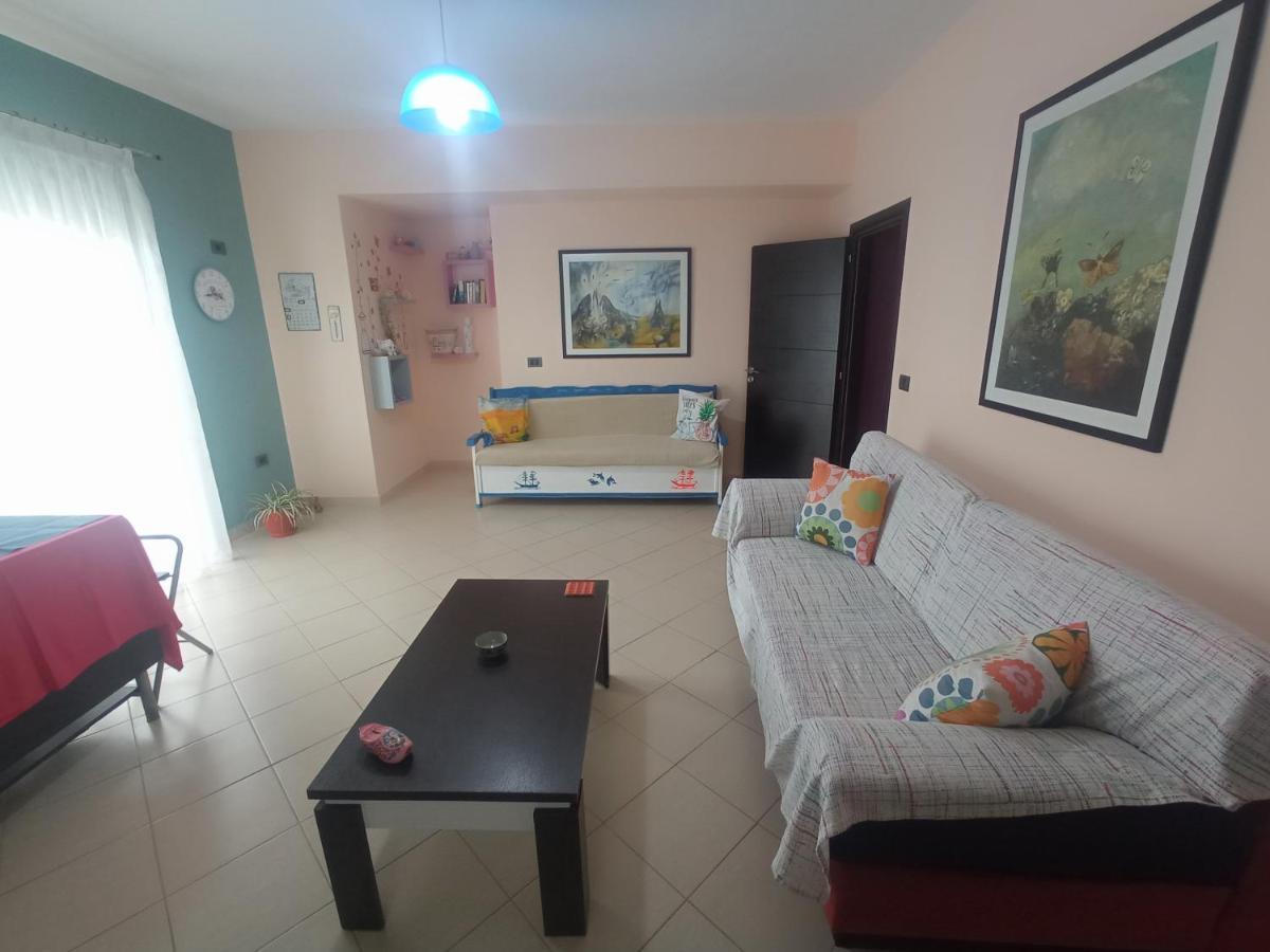 Sunny Apartment Sarandë エクステリア 写真